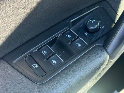 Used 2021 Volkswagen Tiguan SE w/ Panoramic Sunroof Package image 22