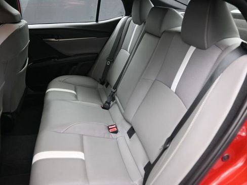 Used 2025 Toyota Camry SE w/ Convenience Package image 10