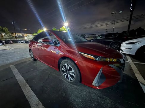 Used 2019 Toyota Prius Prime Premium w/ Carpet Mat Package image 2