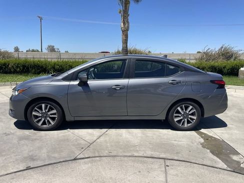 Used 2023 Nissan Versa SV FWD image 5