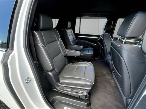 Certified 2025 Cadillac Escalade ESV Premium Luxury AWD/4WD image 25