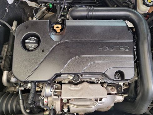 Used 2018 Chevrolet Malibu LT image 30