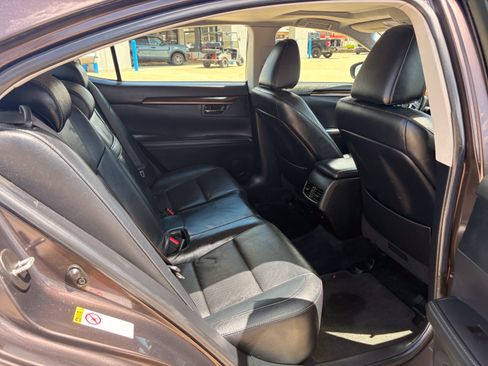 Used 2013 Lexus ES 350 w/ Luxury Pkg FWD image 6
