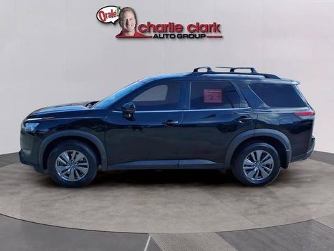 Certified 2024 Nissan Pathfinder SV FWD image 2