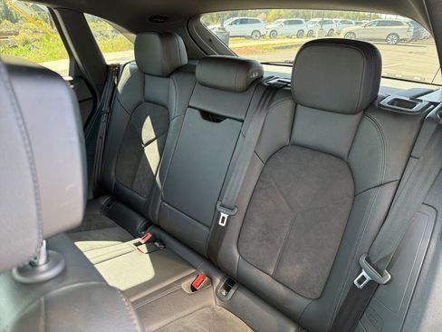 Used 2018 Porsche Macan Sport Edition AWD/4WD image 22