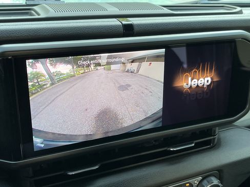 Used 2024 Jeep Wrangler Unlimited Sport AWD/4WD image 4