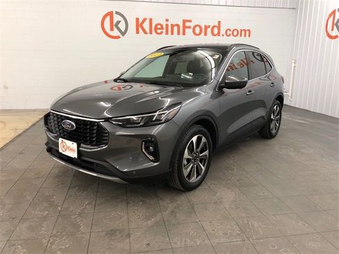 Used 2023 Ford Escape Platinum w/ Premium Technology Package image 3