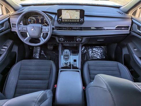 Used 2024 Mitsubishi Outlander FWD image 16