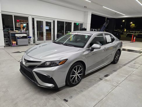 Used 2023 Toyota Camry SE FWD image 2