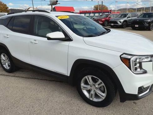 Used 2023 GMC Terrain SLE w/ Driver Convenience Package AWD/4WD image 2