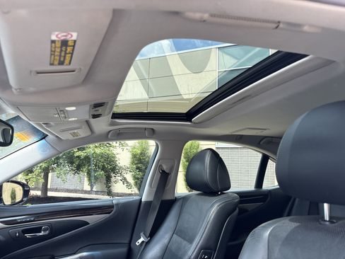 Used 2013 Lexus LS 460 AWD w/ Comfort Pkg image 28