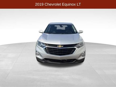 Used 2019 Chevrolet Equinox LT w/ Driver Convenience Package FWD image 2