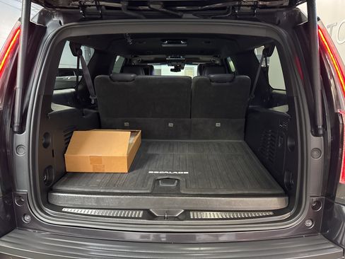 Used 2017 Cadillac Escalade ESV Platinum image 25