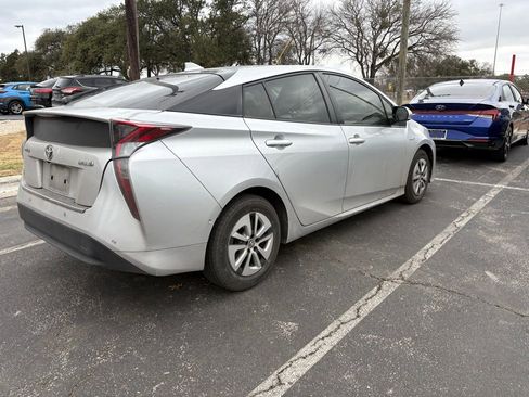 Used 2017 Toyota Prius Four Touring image 6
