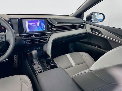Used 2025 Toyota Camry SE image 23