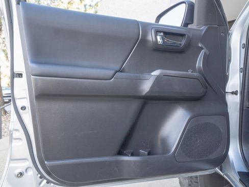 Used 2022 Toyota Tacoma TRD Off-Road image 7