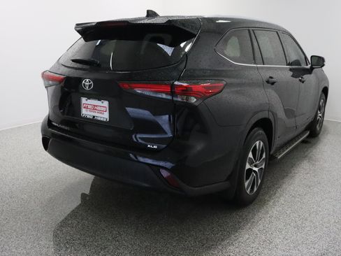 Used 2022 Toyota Highlander XLE FWD image 7