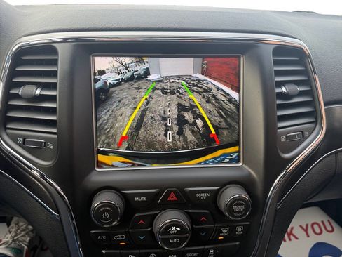 Used 2018 Jeep Grand Cherokee Limited image 20