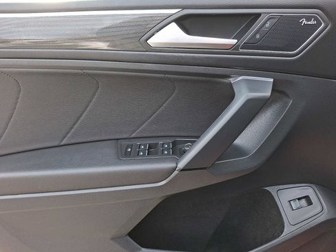 Used 2019 Volkswagen Tiguan SEL Premium image 10