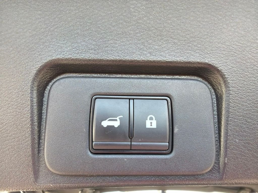 Used 2024 Nissan Rogue SV FWD image 14