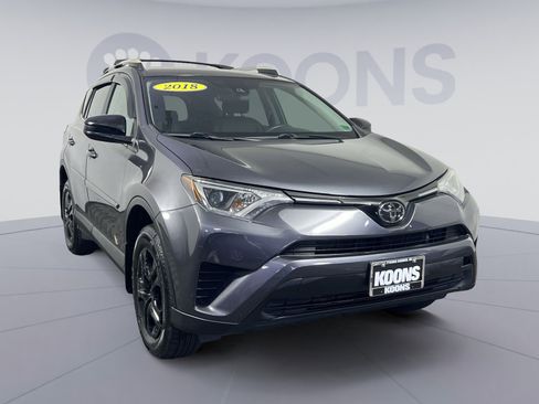Used 2018 Toyota RAV4 LE image 8