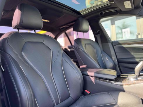 Used 2018 BMW 530i w/ Premium Package image 21