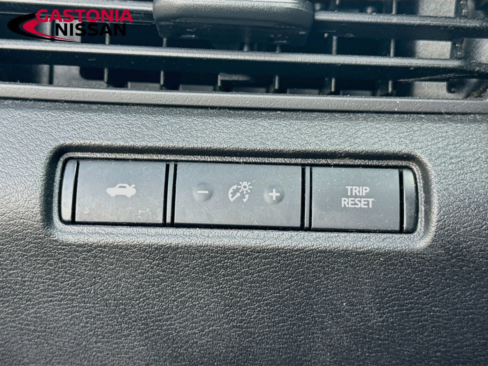 Used 2025 Nissan Altima 2.5 SV FWD image 13