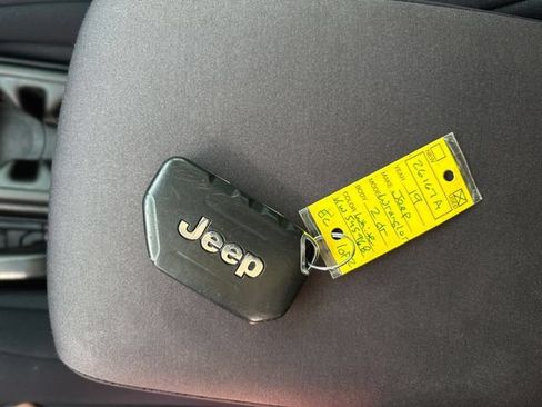 Used 2019 Jeep Wrangler Sport AWD/4WD image 35