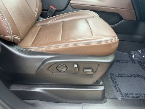 Used 2023 Chevrolet Suburban High Country w/ LPO, Illumination Package RWD image 16