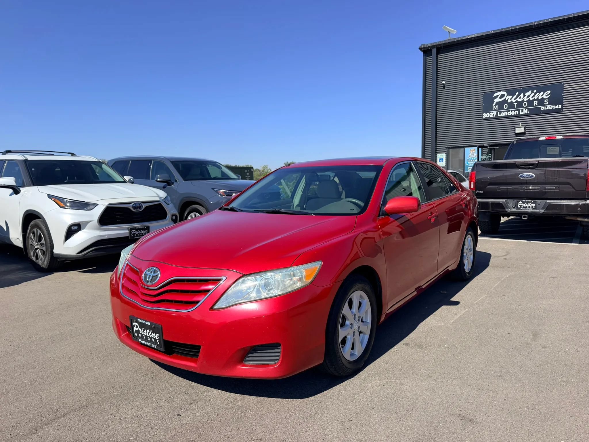 Used 2010 Toyota Camry LE FWD image 1