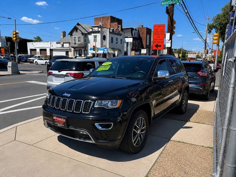 Used 2017 Jeep Grand Cherokee Limited AWD/4WD image 5