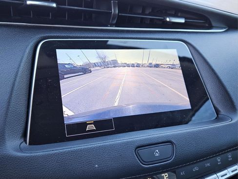 Used 2022 Cadillac XT4 Luxury w/ Driver Awareness Package image 18