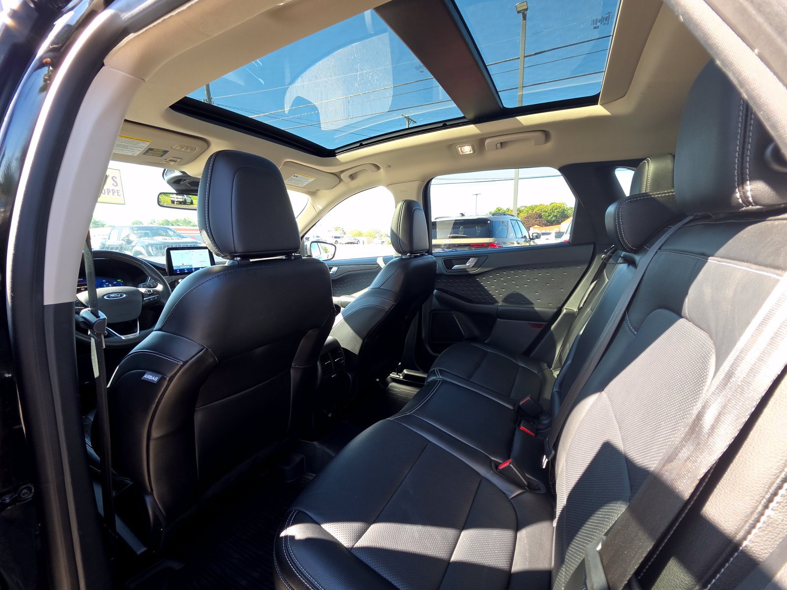 Used 2020 Ford Escape Titanium w/ Titanium Premium Package 2.0 AWD/4WD image 22