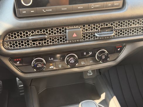 Certified 2025 Honda HR-V Sport image 23
