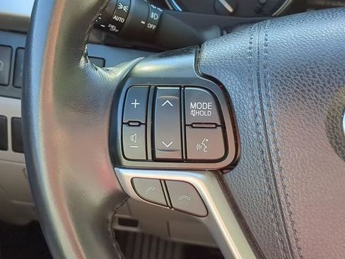 Used 2019 Toyota Highlander XLE image 21