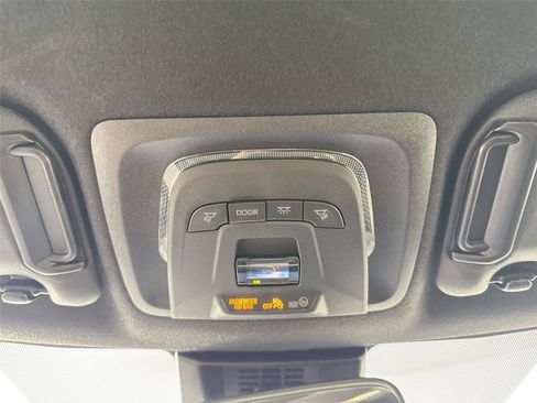 Certified 2025 Toyota Corolla SE FWD image 6