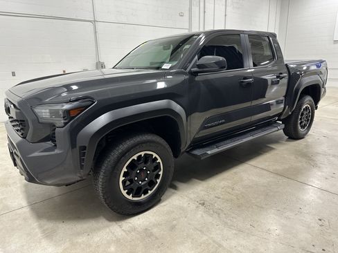 Used 2024 Toyota Tacoma TRD Off-Road AWD/4WD image 5