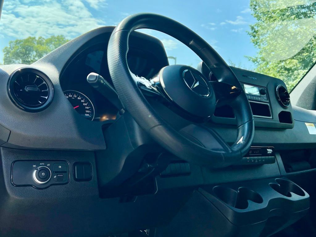 Used 2025 Mercedes-Benz Sprinter 2500 image 18