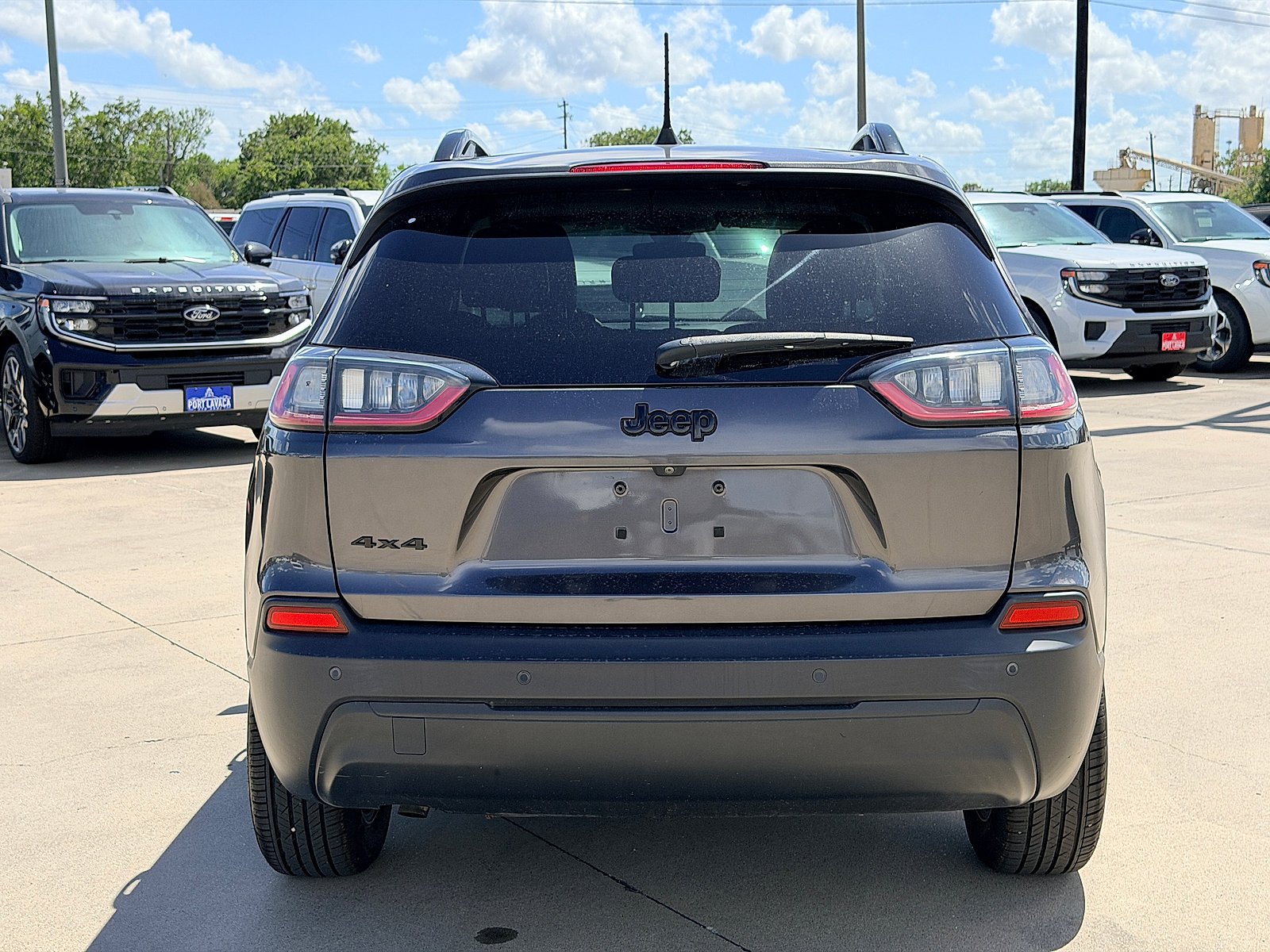 Used 2020 Jeep Cherokee Latitude Plus AWD/4WD image 6
