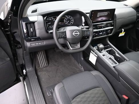 New 2026 Nissan Pathfinder SV w/ SV Premium Package FWD image 15