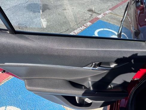 Used 2018 Toyota Camry XLE image 20