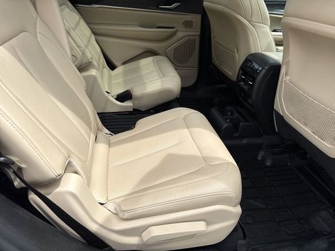 Used 2023 Jeep Grand Cherokee L Limited w/ Luxury Tech Group II AWD/4WD image 15