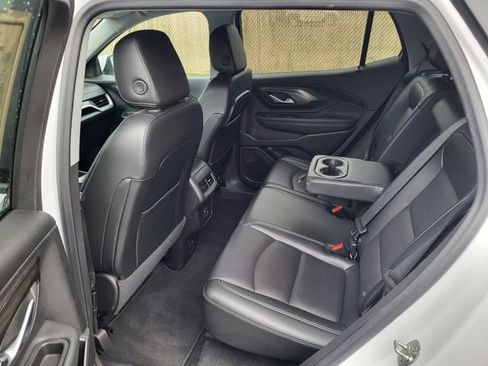 Used 2024 GMC Terrain SLT image 14