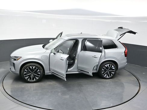 New 2026 Volvo XC90 T8 Plus w/ Protection Package image 39