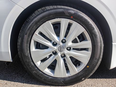 Used 2024 Nissan Sentra S image 10