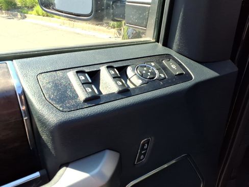 Used 2022 Ford F250 Lariat w/ Black Appearance Package AWD/4WD image 14