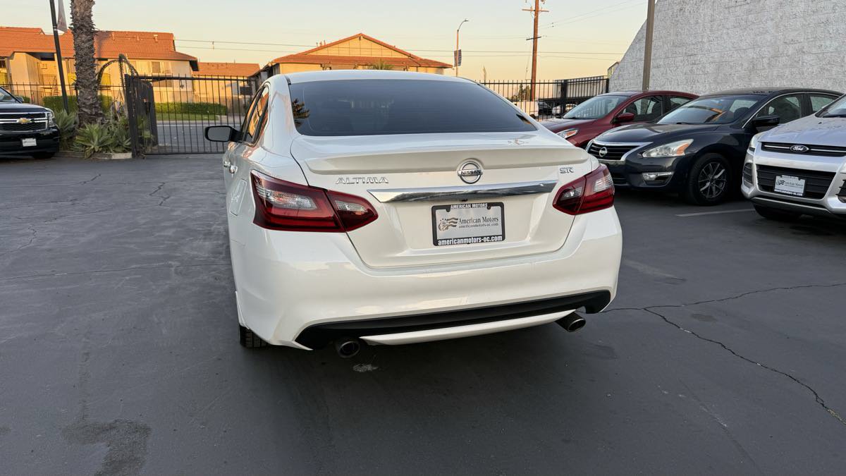 Used 2018 Nissan Altima 2.5 SR FWD image 2