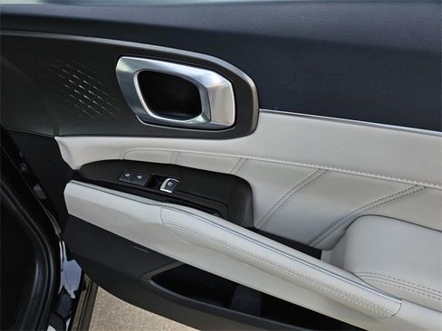 Certified 2023 Kia Sorento SX Prestige image 8
