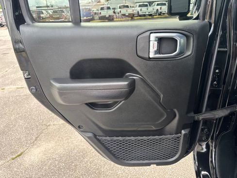 Used 2022 Jeep Gladiator Sport AWD/4WD image 13