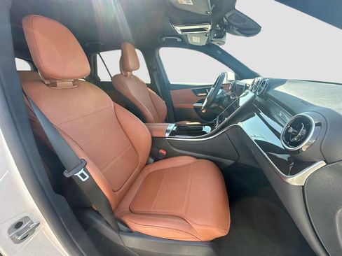 Used 2025 Mercedes-Benz GLC 300 image 26